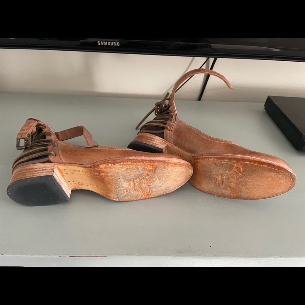 Freebird Marlon size 8. Worn once. Excellent condition. Beautiful leather!